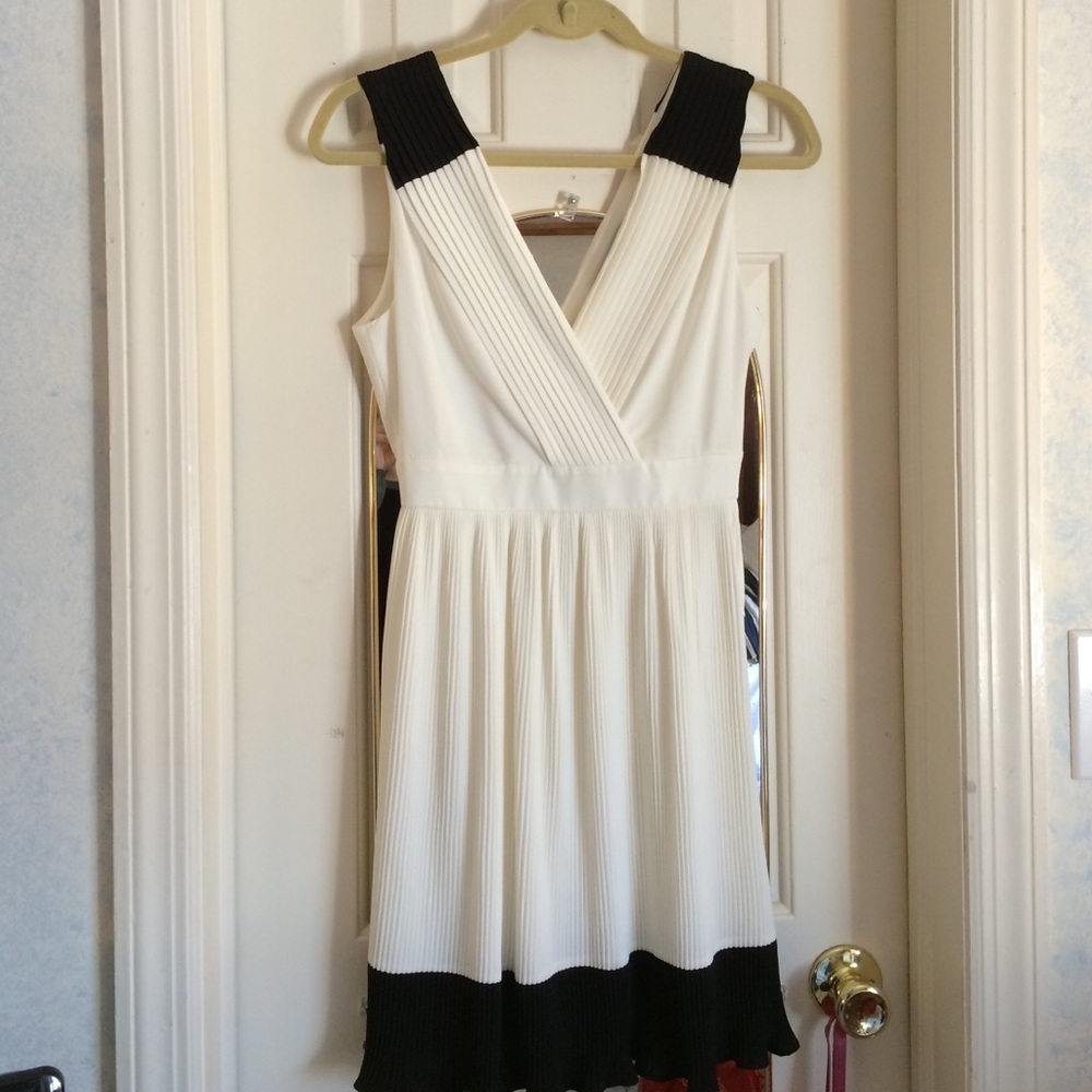 Beautiful black and cream dress!